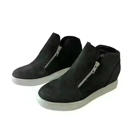 CUSHIONAIRE Women's Hart Hidden Wedge Sneaker Size 7M - Picture 2 of 9